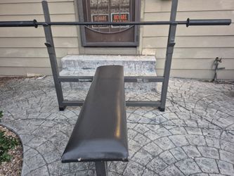 Olympic bench press n weights 💪