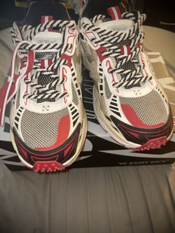 Off white “Be Right Back” Size 10