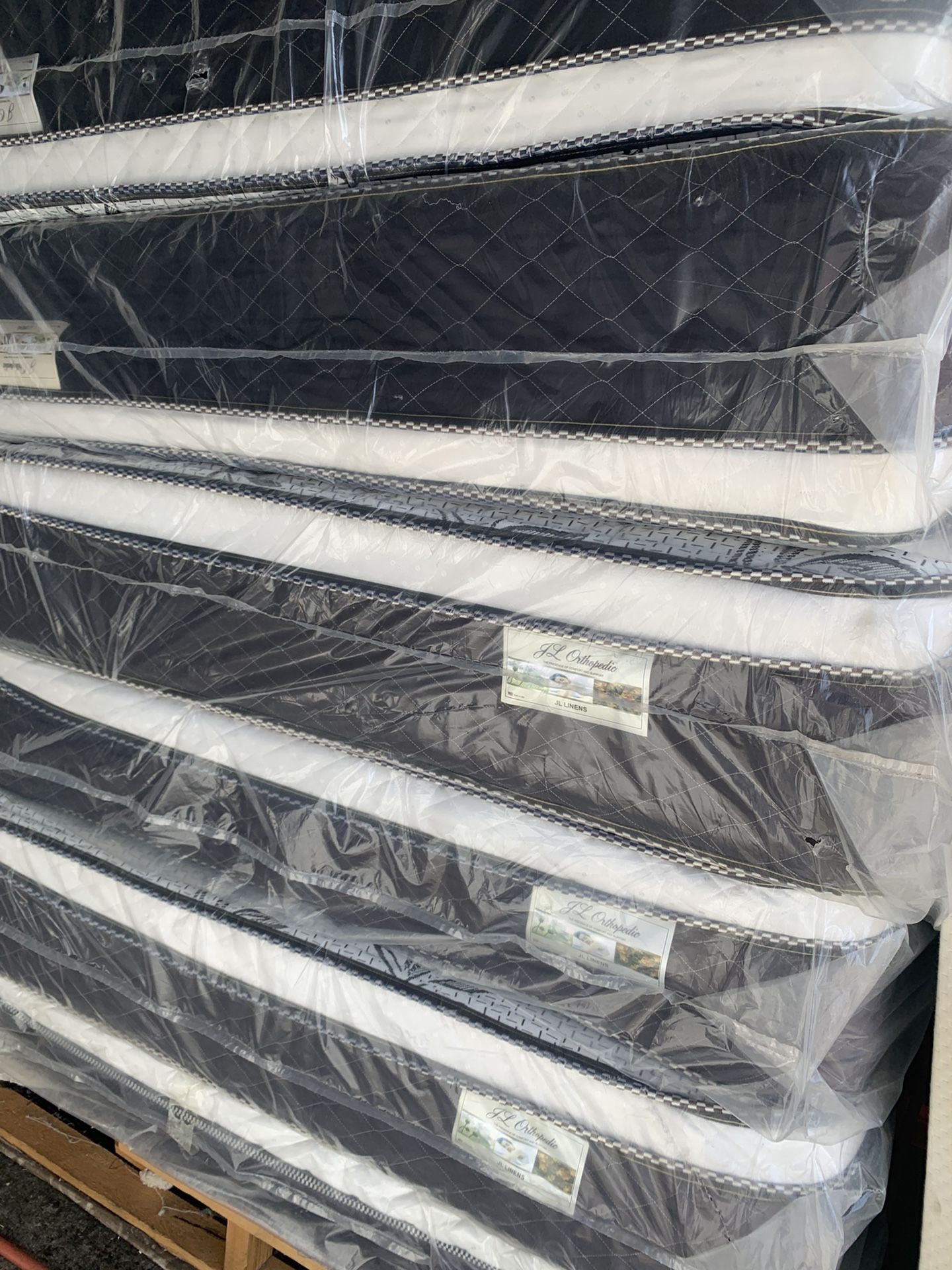 🛏Mattresses Pillow top for your comfort 🟩Same day delivery available🚛 🟠Queen sizes $199 🟡Full sizes $179 🟢Twin sizes $119 🔵Cal king $319 🟣E. K