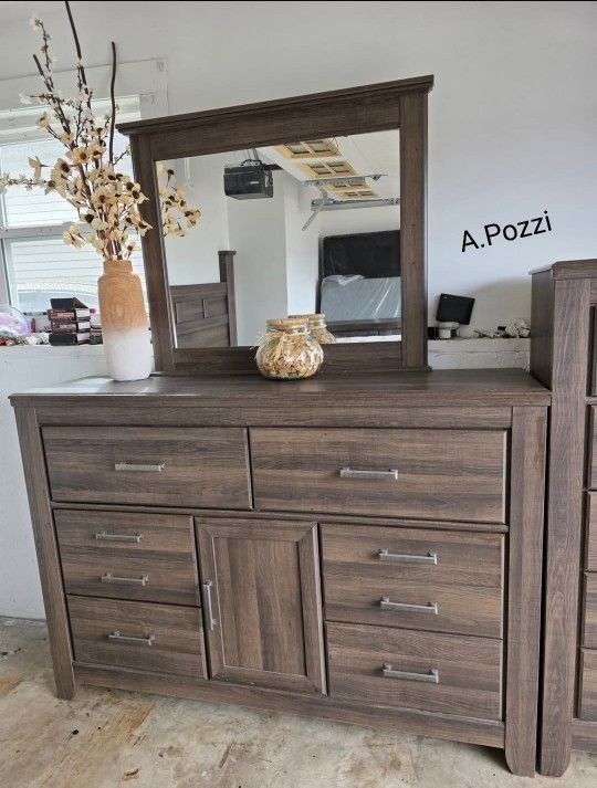 AP🎉Poster Bedroom Set - Dark Brown, 4-Piece (Bed, Dresser, Mirror, Nightstand) Financing & Delivery Available