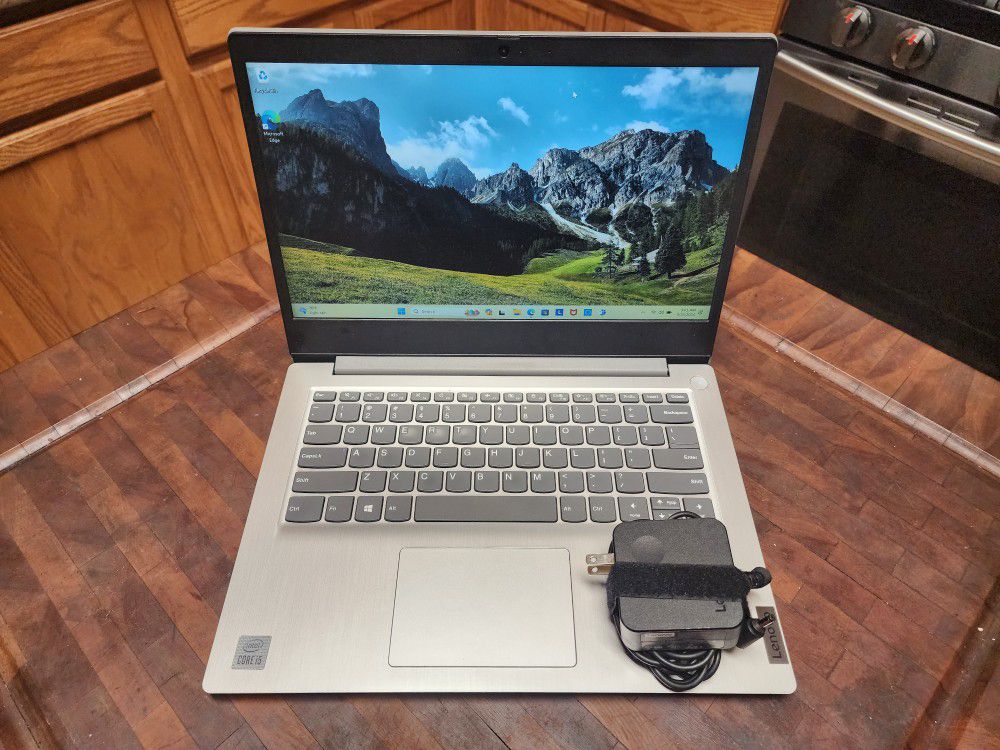 Lenovo 3i laptop Core 5i, 512 ssd HD, 12 gigs of ram