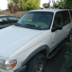 2000 Ford Explorer