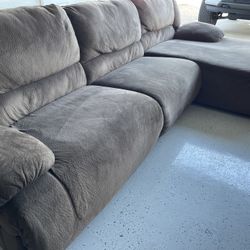 Immaculate, Reclining Sectional