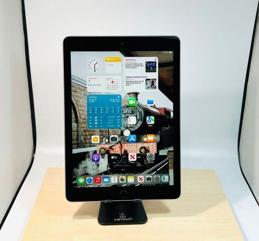 Apple iPad 5th 32GB 9.7” Fully Functional iOS 16