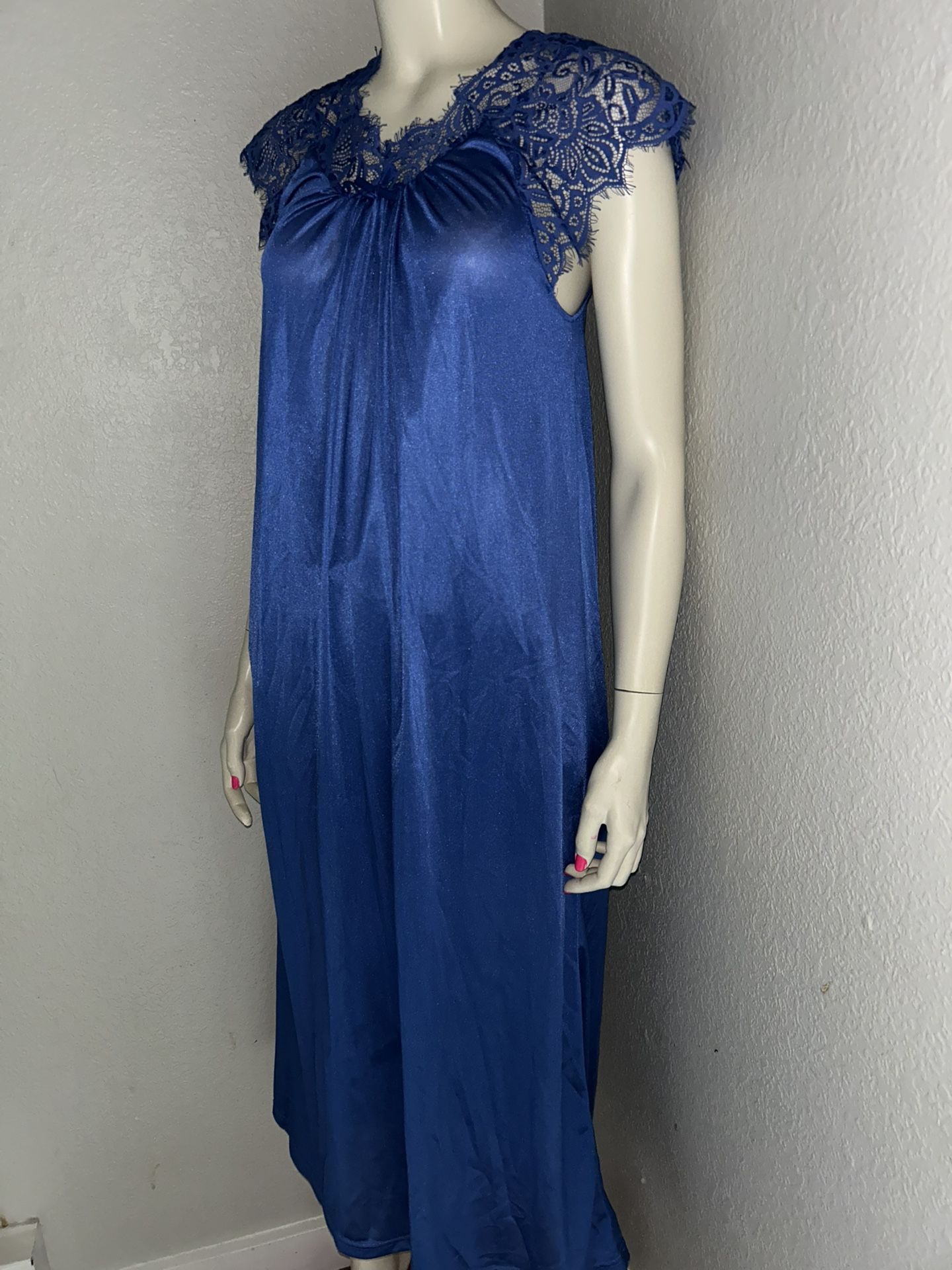 Cozee Corner Sleeping Gowns Size M