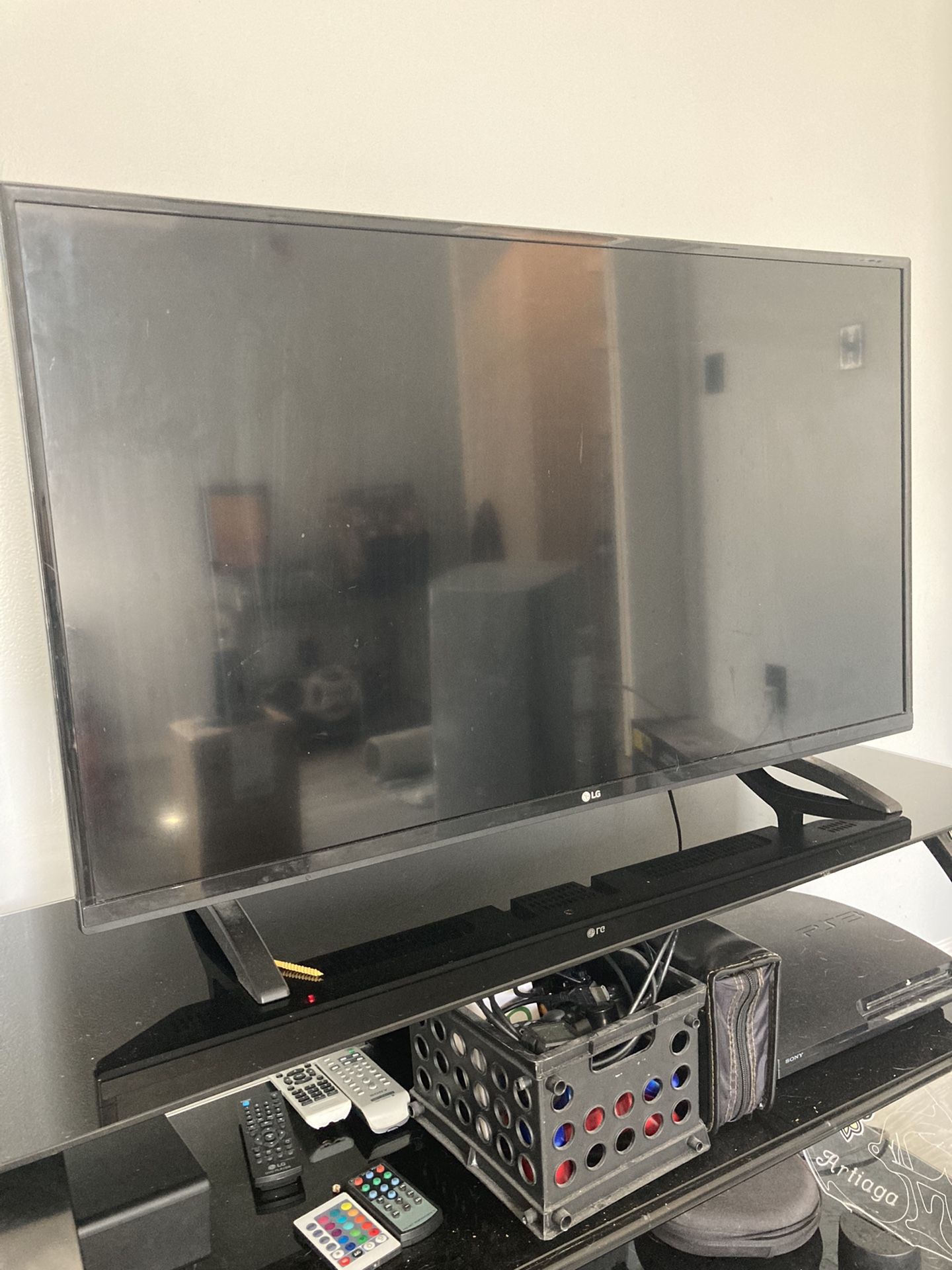 LG- 40” Class LED HDTV 