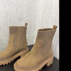 Size 6 Women’s Boots