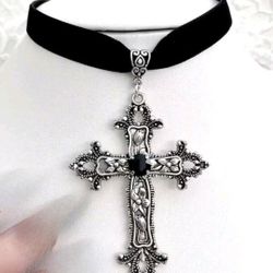 Cross Choker
