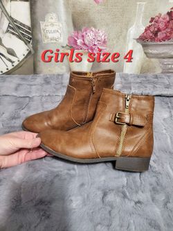 Brown Girls Boots Size 4