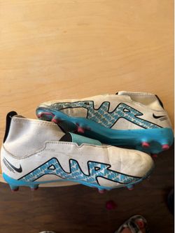 Kids soccer cleats
