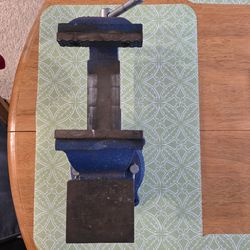 CENTRAL FORGE 4 in. Swivel Vise with Anvil