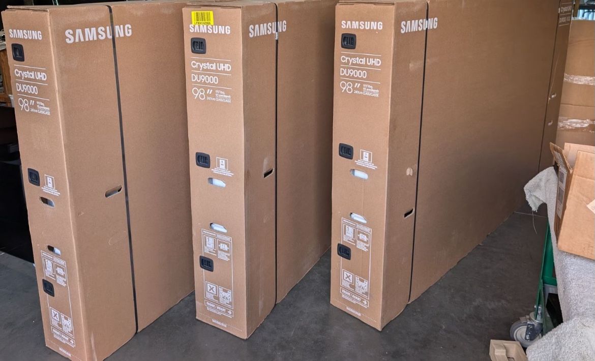 Samsung - 98” Class DU9000 Series Crystal UHD Smart Tizen TV