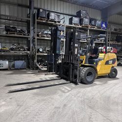 2019 Caterpillar 11000 lbs capacity forklift