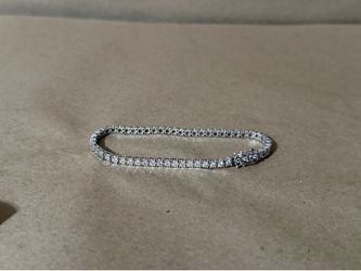 10kt white gold bracelet w diamonds