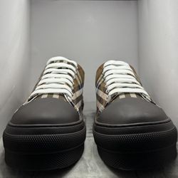 MENS BURBERRY SNEAKERS SIZE 9