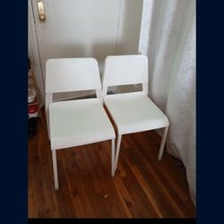 First come first pick up!
All for Only 40 dollars (all paid 240 dollars).
2 IKEA Teodores chair like New.
(on sale for 100 dollars + taxes) and alread