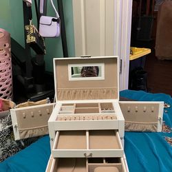 Jewelry box w mirror and drawers