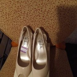 Women's Life Stride Size 8 Heels
