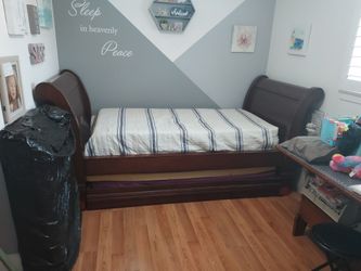 Pottery Barn Sleigh bed/trundle