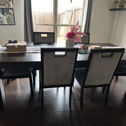 Dining room table and chair for sale