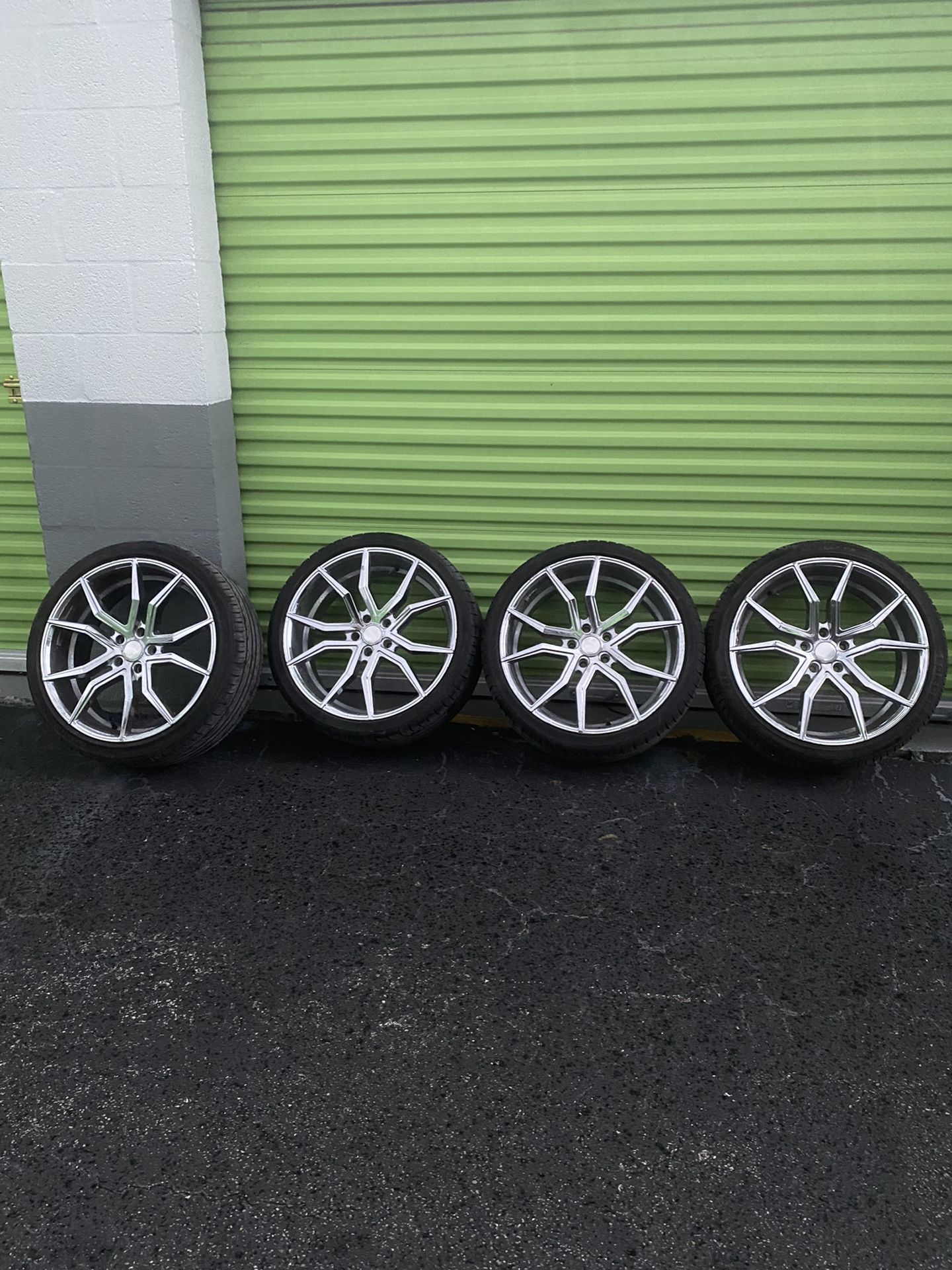 Rosso Rims 20 Inch Rosso 5x114.3 Rims for Sale in Hialeah, FL - OfferUp