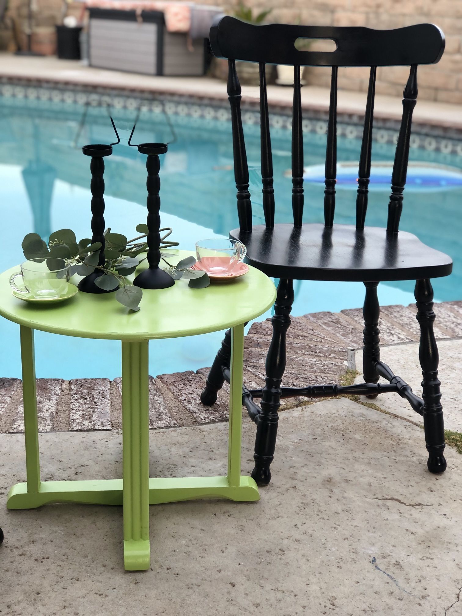 Adorable Patio Set For Summer!