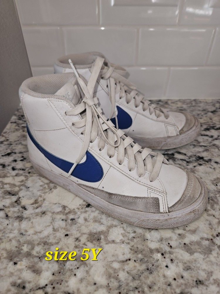 Nike Blazers Size 5 Youth