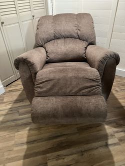 LA-Z-Boy Brown Electric Recliner