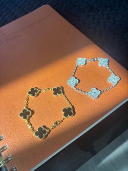 New arpels clovers