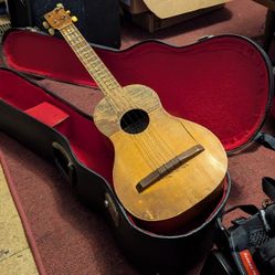 ANTIQUE UKULELE