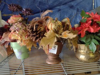 Decorative flower arrangements 