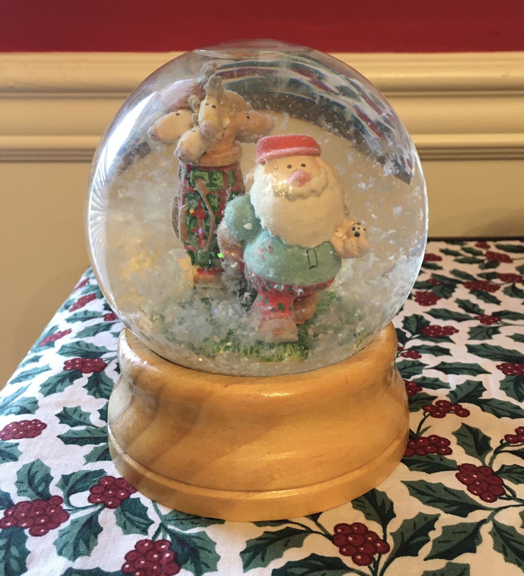 Snow Globe with Santa and a Golf Bag