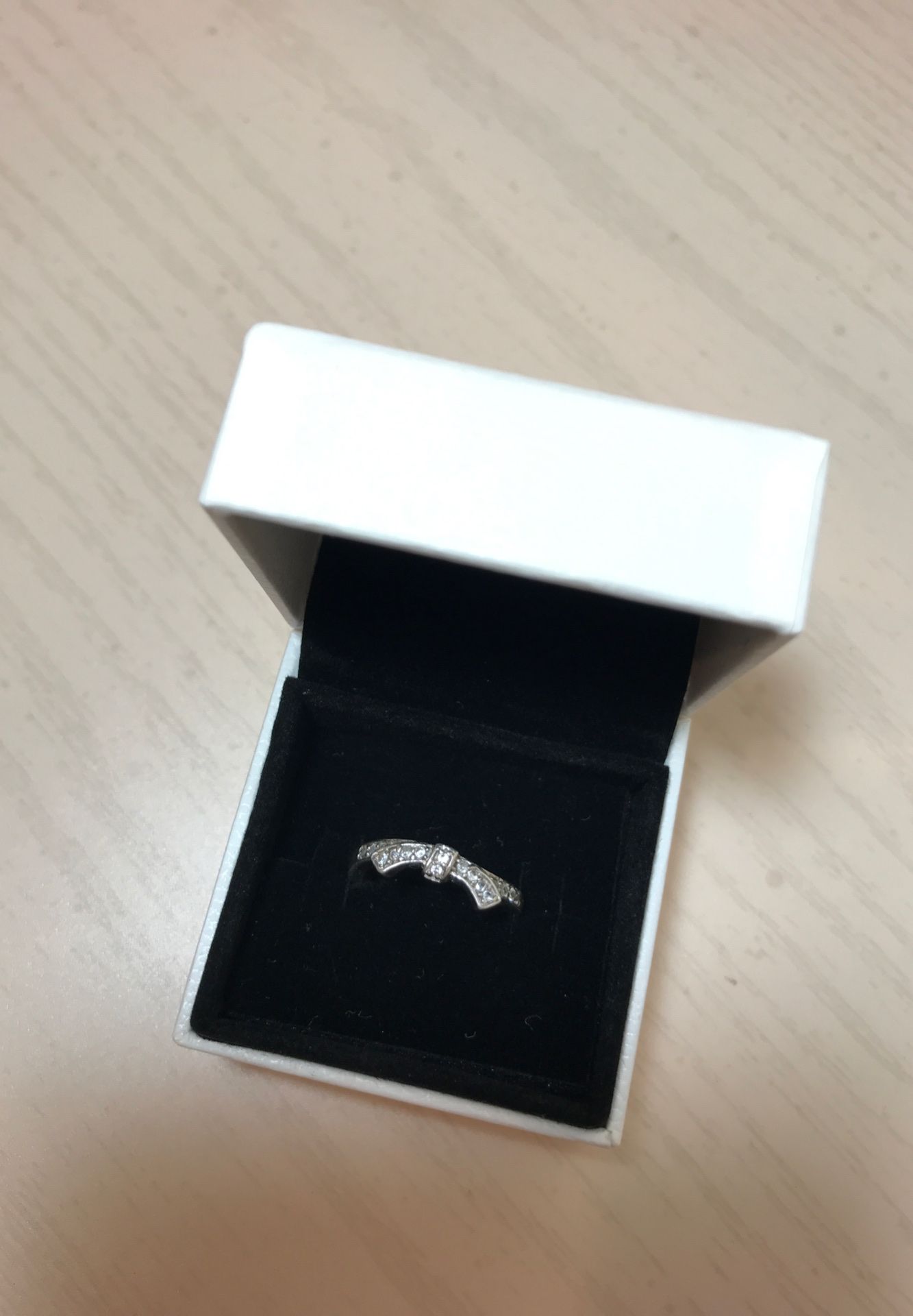 Cute sterling silver ribbon ring - size 52