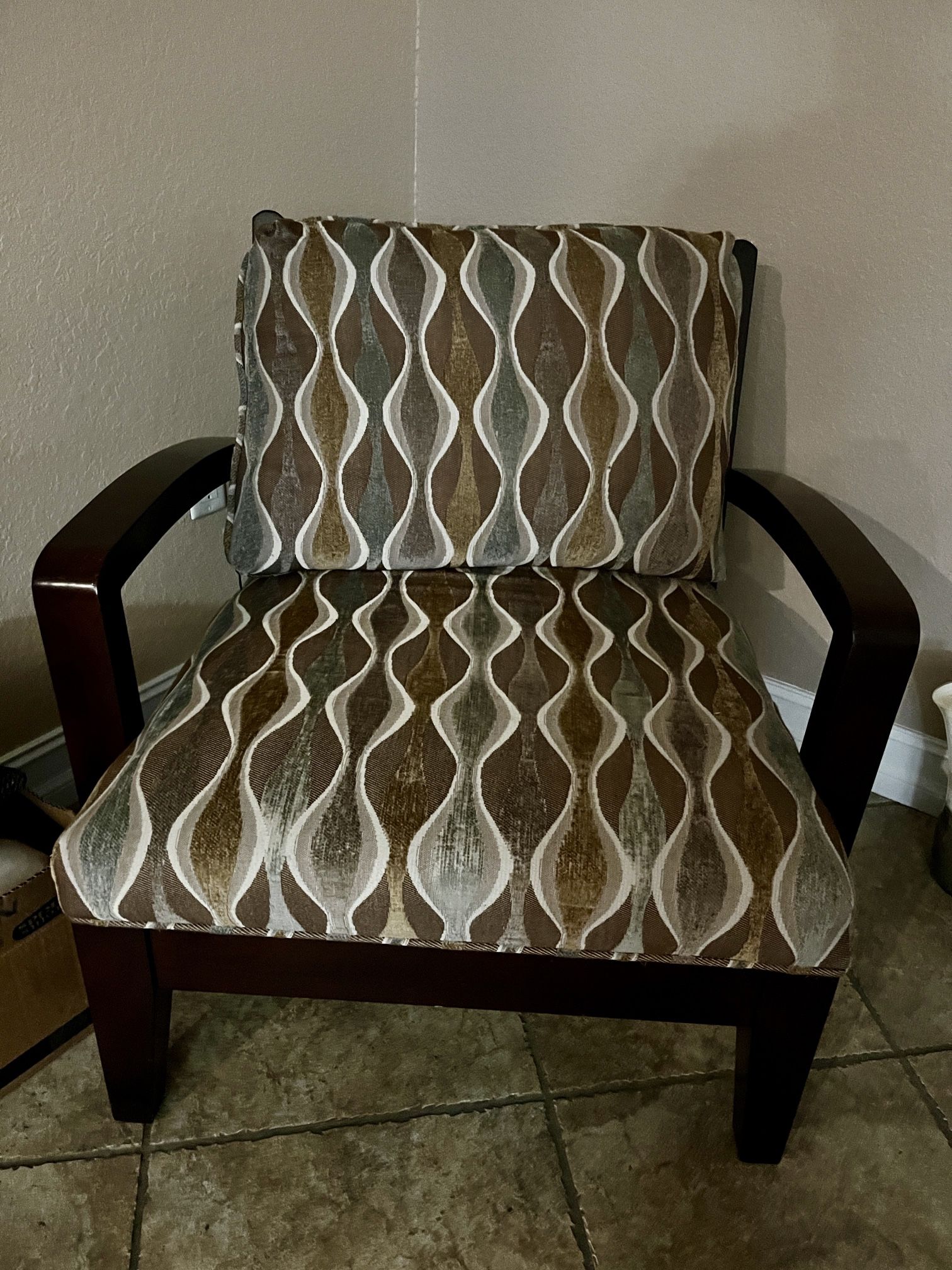 Accent chair 