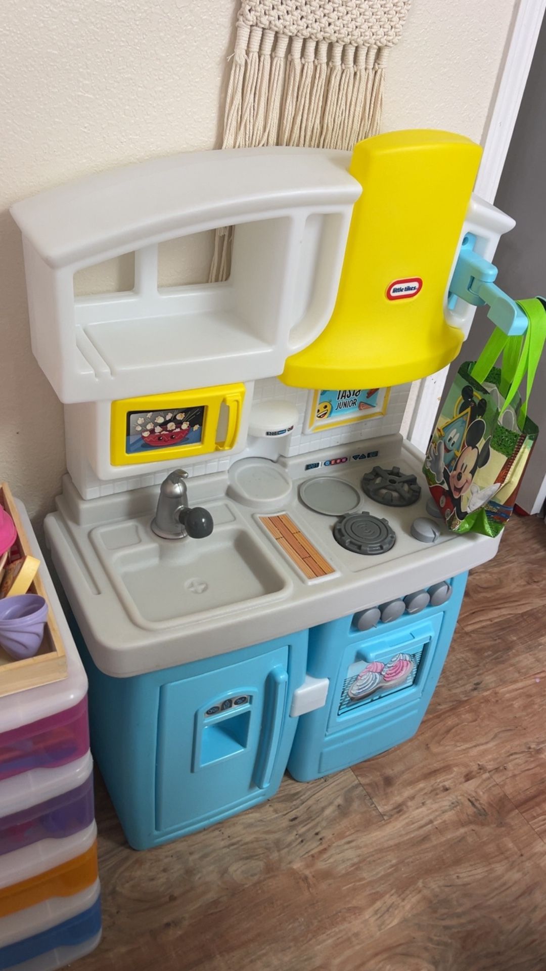 Little Tikes Kitchen And Accessories