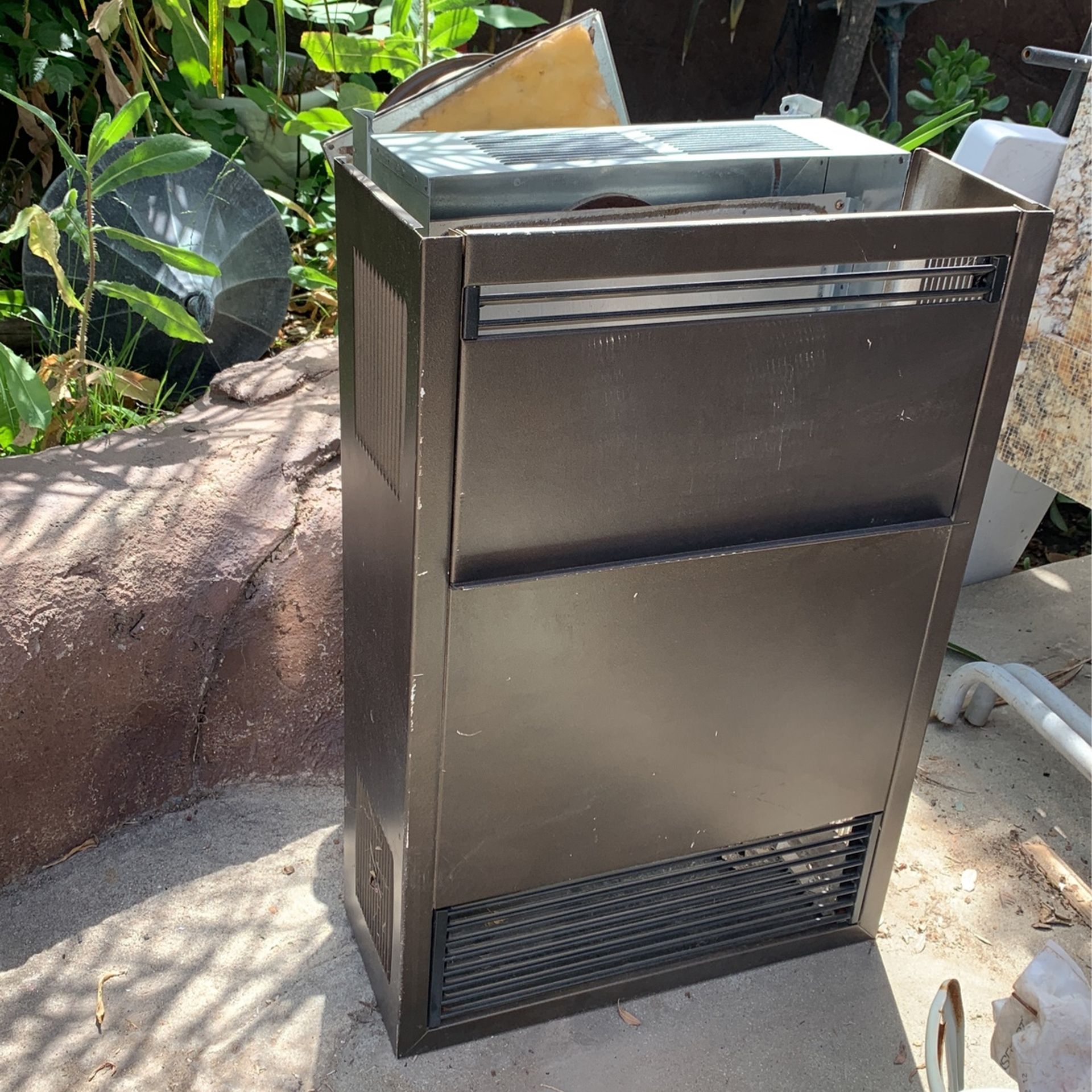 Wall Gas Heater for Sale in Montclair, CA - OfferUp