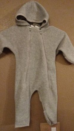 Foot Locker fleece suit size 6 to 12 months