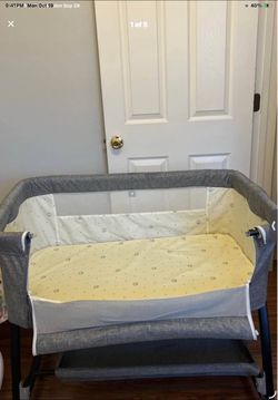 Grey crown bassinet