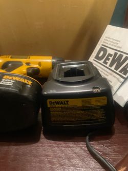Dewalt 18v 955 drill with charger and battery