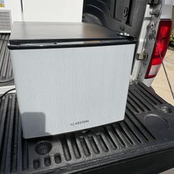 Klarstein Mini Fridge – Works Perfectly – Clean