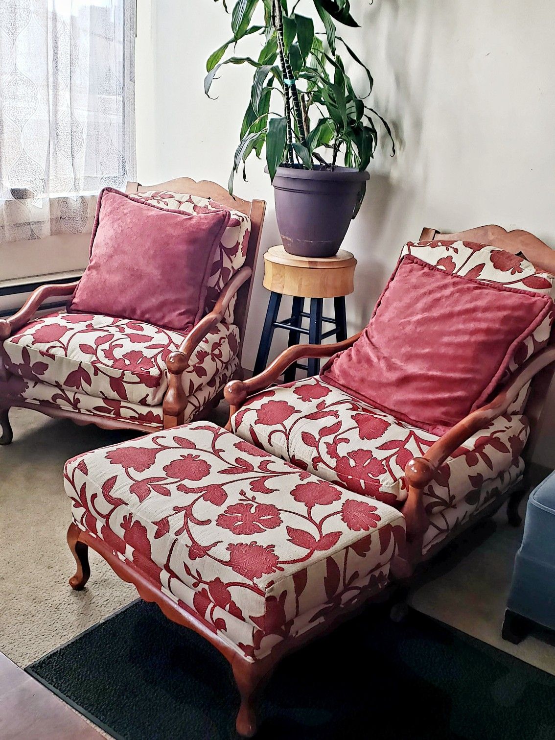 Solid wood livingroom chairs with ottoman