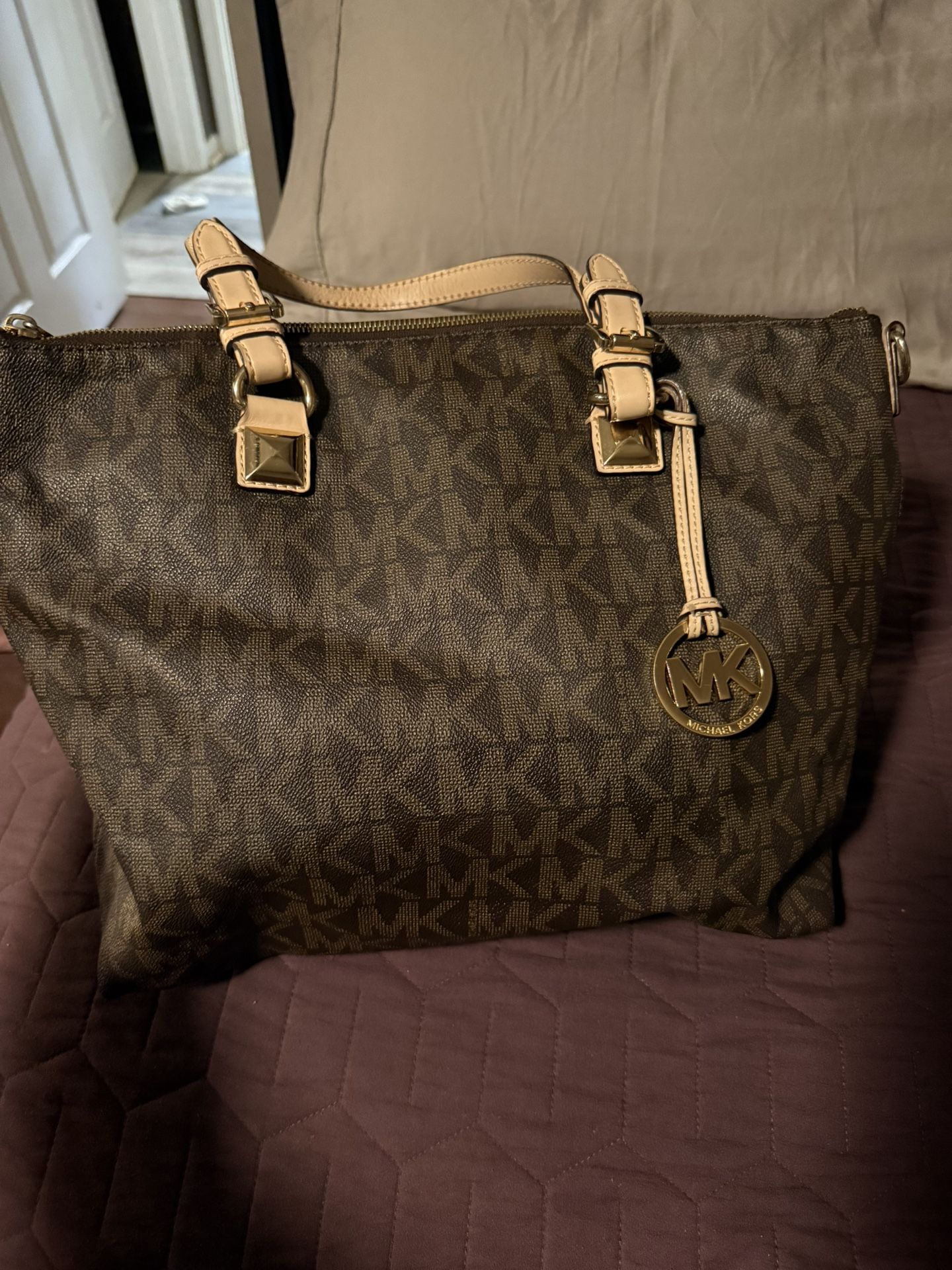 Michael Kors Tote With Zipper