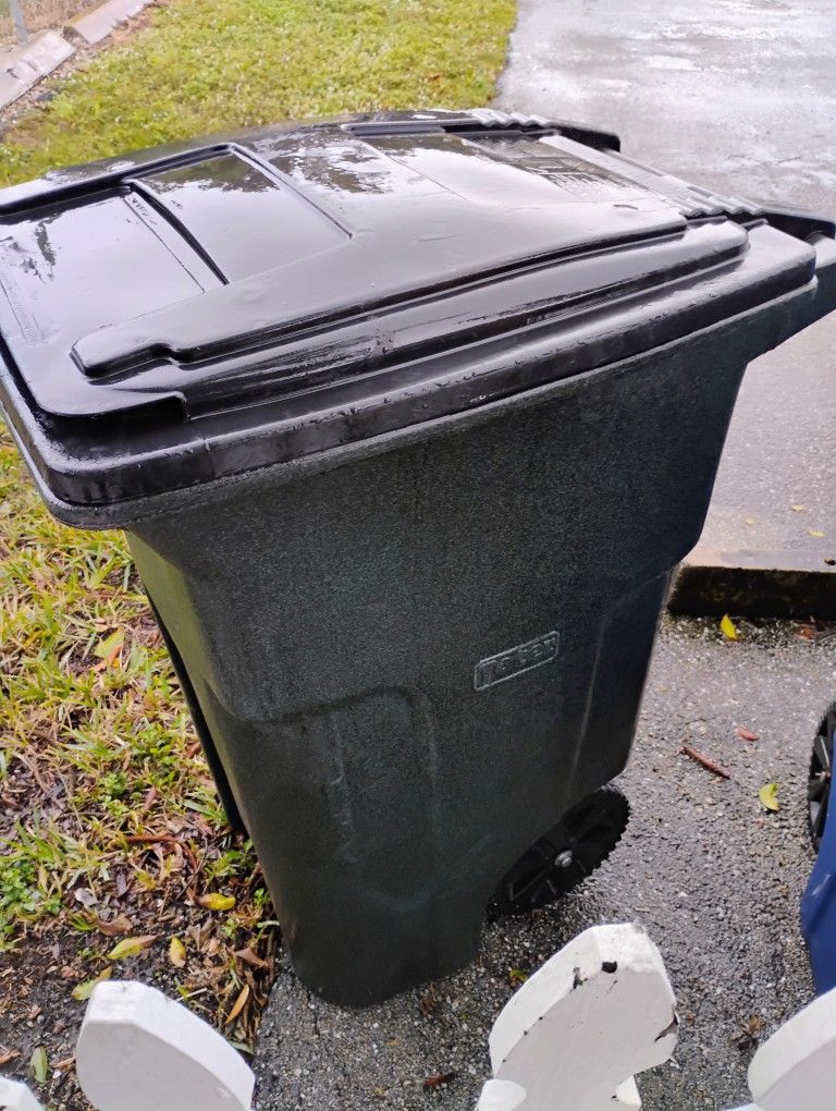 Toter Trash Can