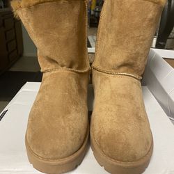 Women’s Furry Boots Size 8