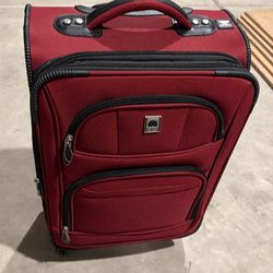 Medium size /carry on suit case mint condition