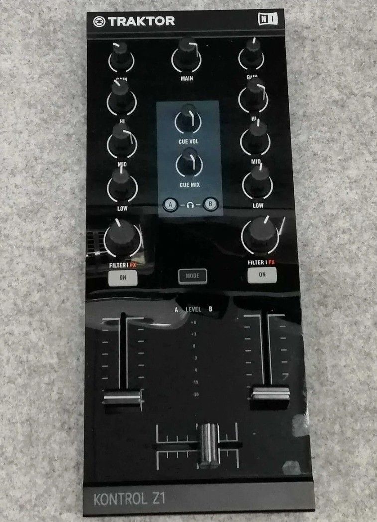 Native Instruments Traktor Kontrol Z1 DJ controller.