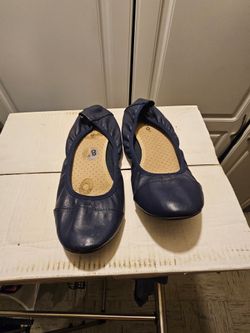 Woman's shoes. Size 8.5 & 9