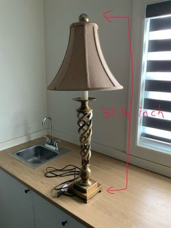 Antique metal lamp, 37 1/4 inches tall, lampara en metal antigua 37 1/4 pulgadas altura