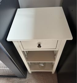 2 small side tables