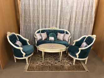 Beautiful 4 Pcs Sofa / Drawing Room Set With Table